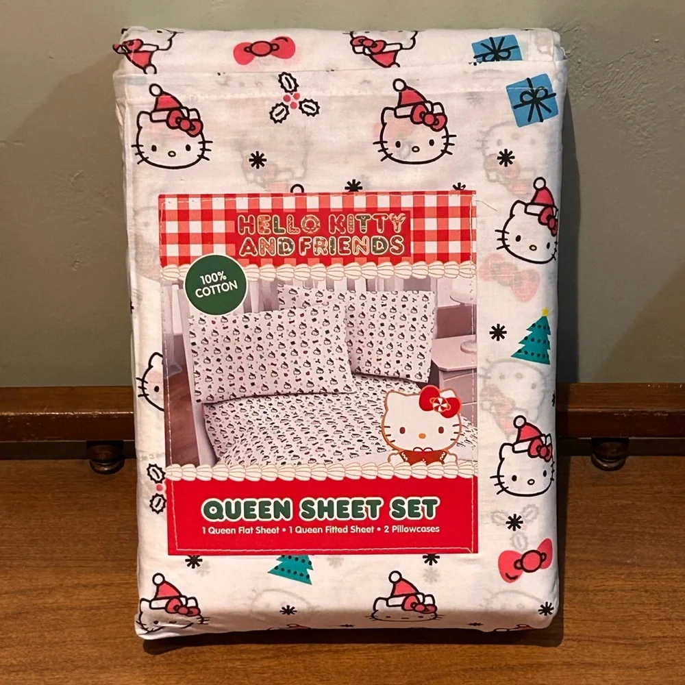 HELLO KITTY Christmas Themed 4 Piece Queen Sheet Set Made By Sanrio NWTS